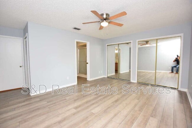 Building Photo - 6305 Christina Groves Cir E