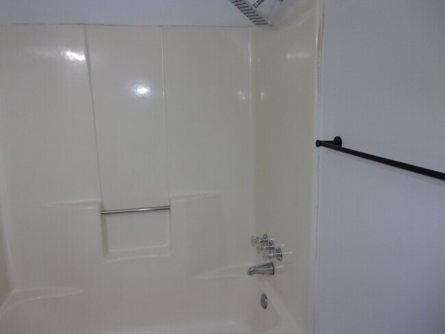 Building Photo - Fully Renovated 2 Bedroom 2 Bath Condo in Eagles Landing