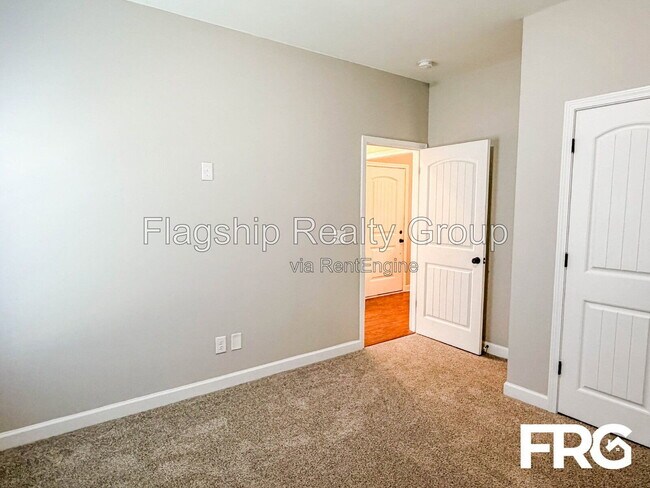 Building Photo - 103 Rolling Knoll Ct