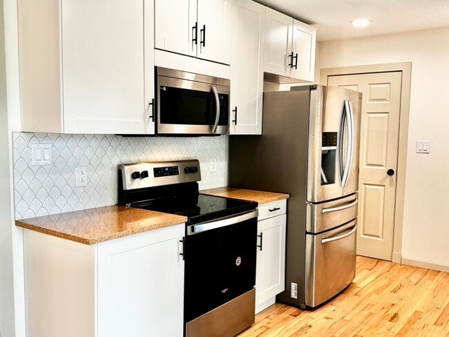 Building Photo - Charming Updated Home in Walkable Westwood