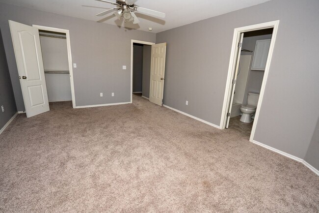 Building Photo - 3 Bed / 2 Bath in Collinsville!