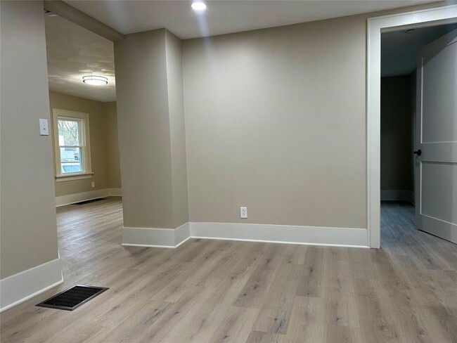 Building Photo - 40 N Brookside Ave