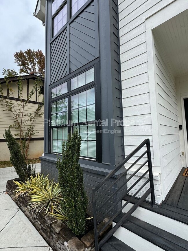 Building Photo - 150 Dahlgren St SE