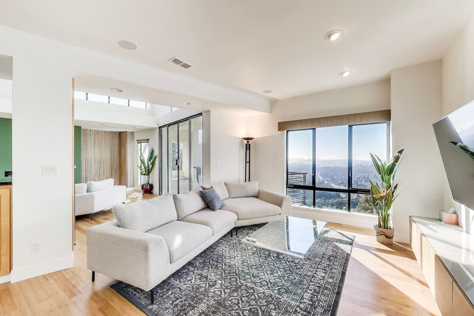 Building Photo - 660 Hiller Dr