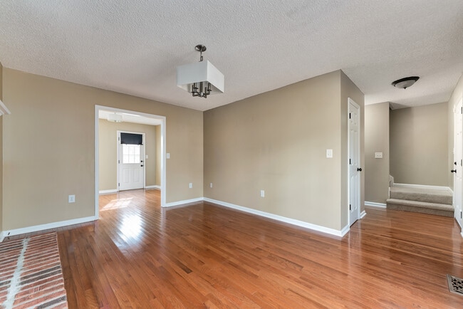 Building Photo - 127 Suffolk Dr