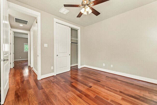 Building Photo - 303 Zennia St