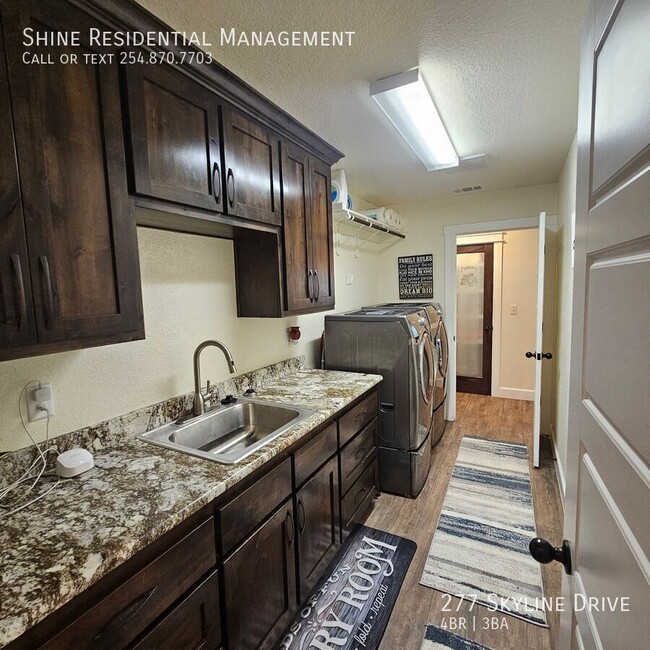 Building Photo - 277 Skyline Dr