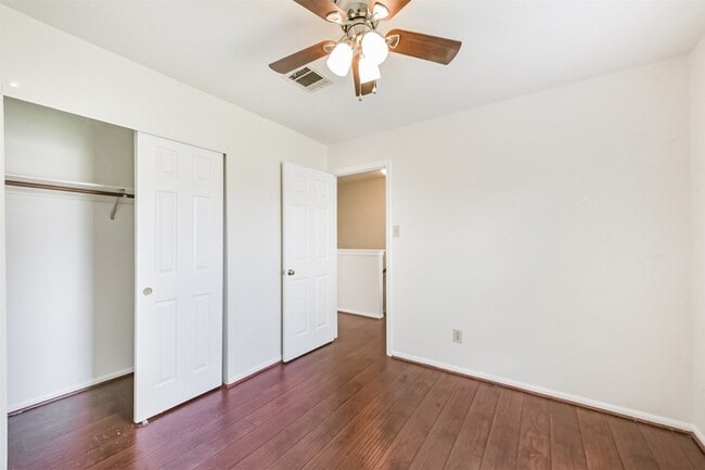 Building Photo - 7063 River Garden Dr