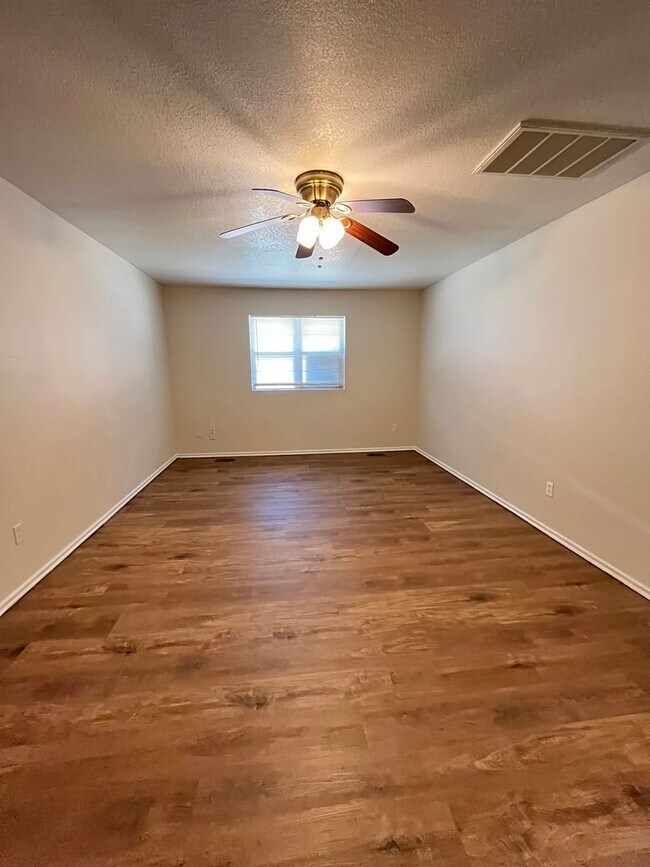 Building Photo - 3609/11 N Drexel