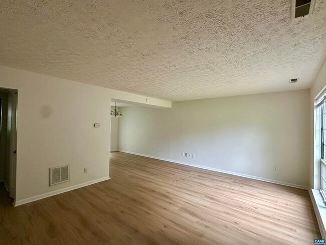 Building Photo - 104 Longwood Dr