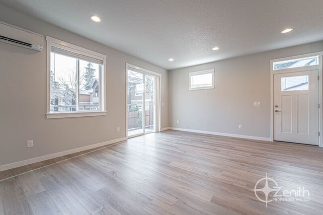 Building Photo - 4915 NE 2nd Ct