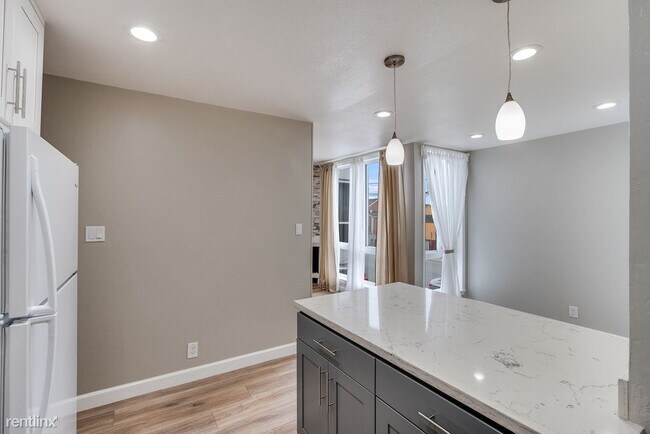 Building Photo - 3 br, 2 bath Duplex - 132 Byrne Street
