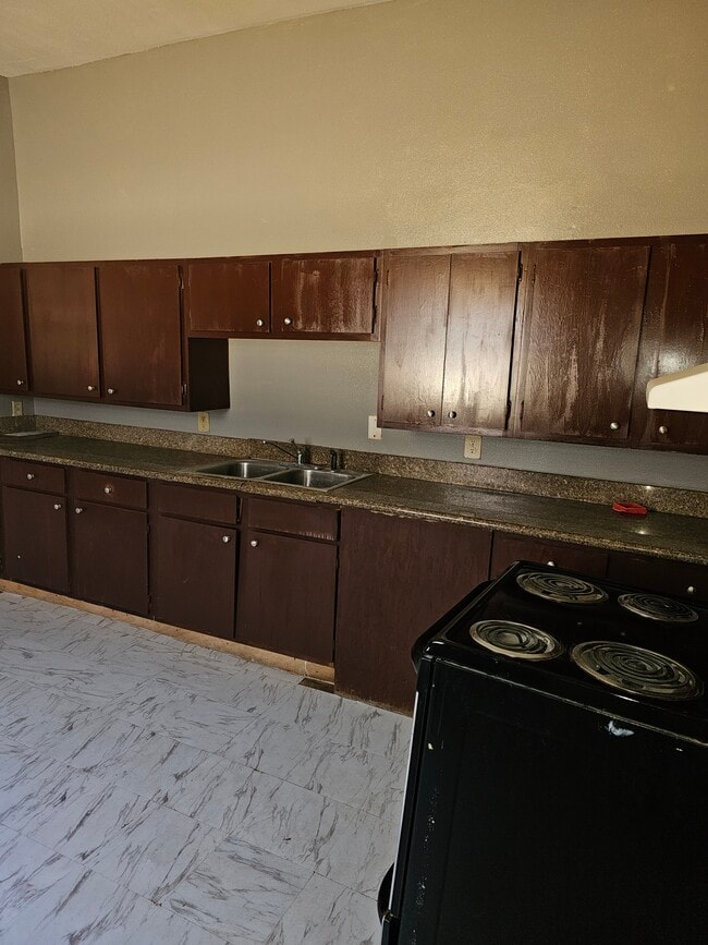 Building Photo - 2617 S Johnson St