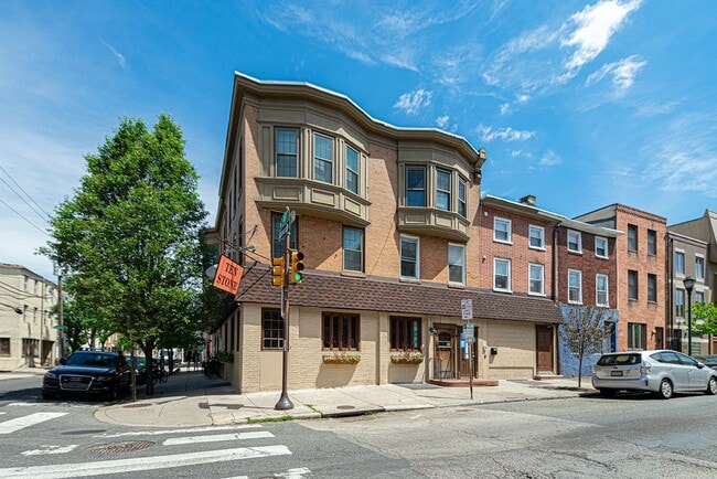 Building Photo - 527 S 21st St