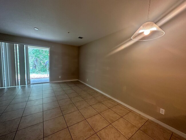 Building Photo - SPACIOUS 3 BEDS TOWNHOUSE CLOSE TO DOWNTOWN!!