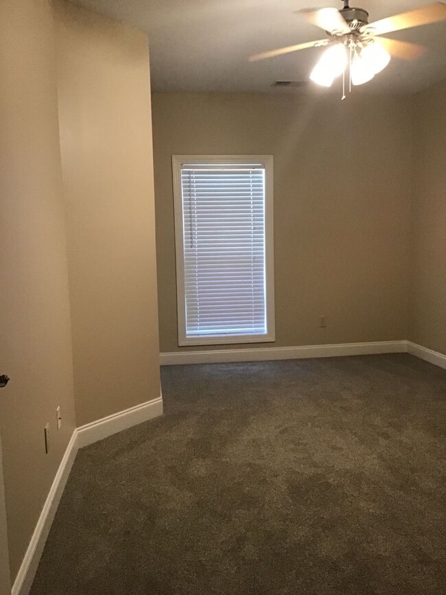 Building Photo - Spacious 2 Bedroom Condo in World Tour