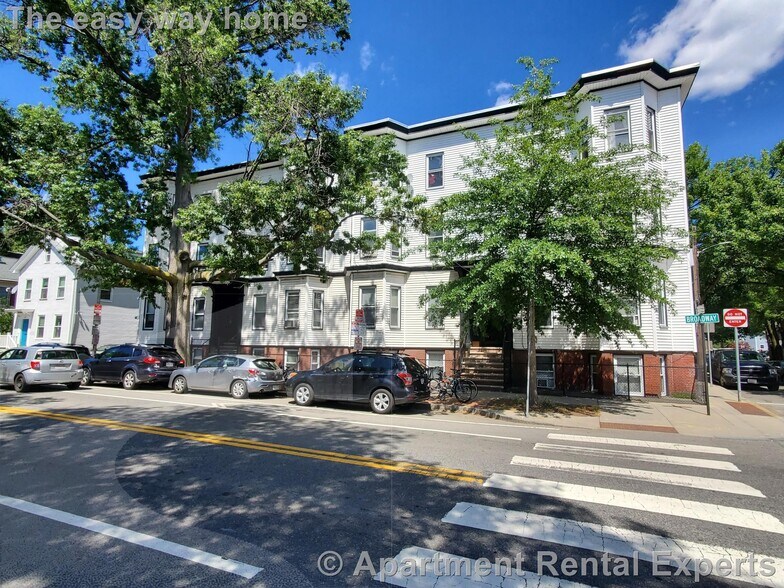 Building Photo - 223 Broadway