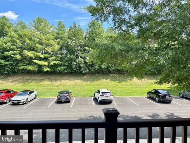 Building Photo - 2217 Sayre Dr