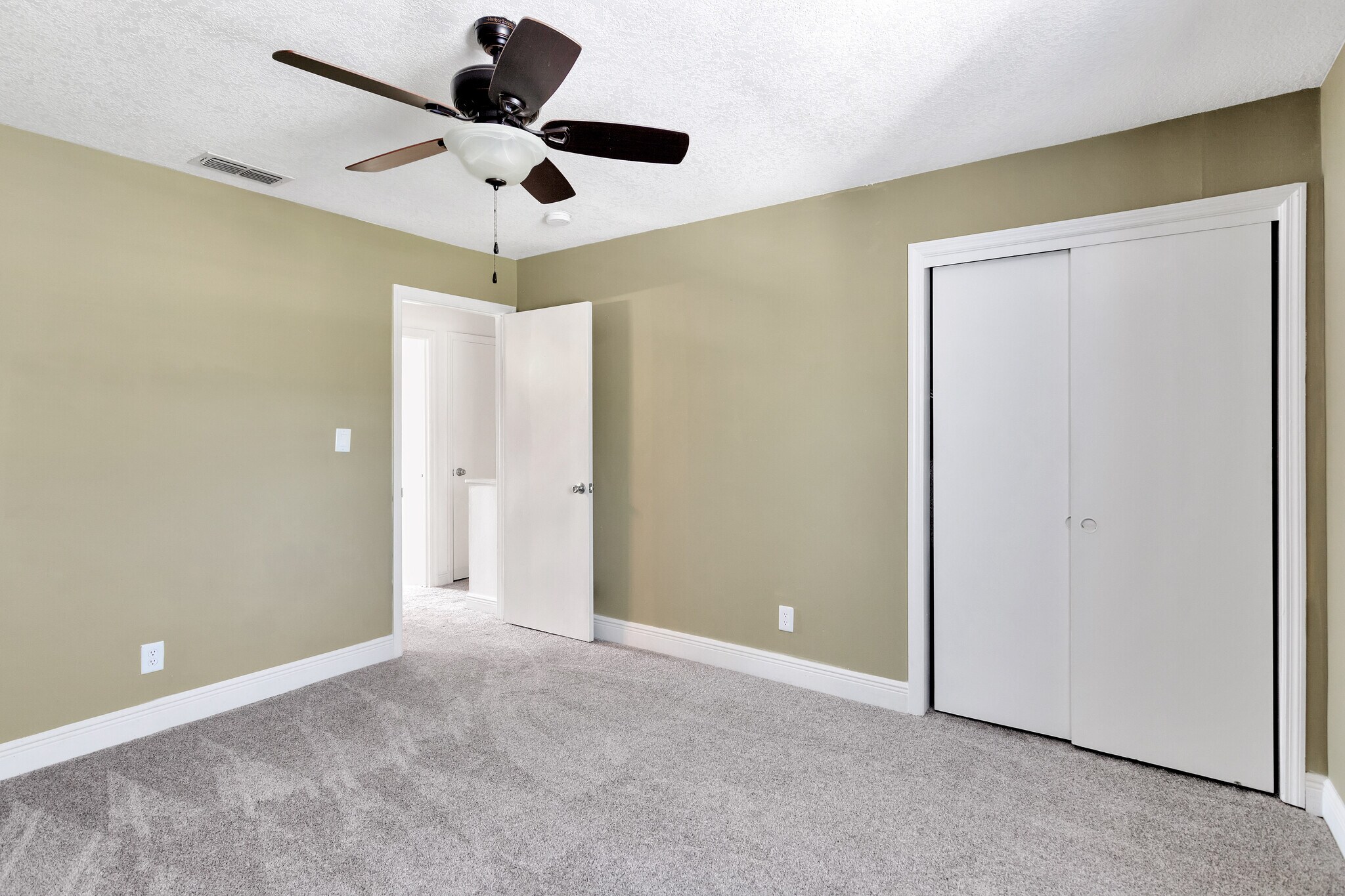 Building Photo - 3743 Pompano Dr SE