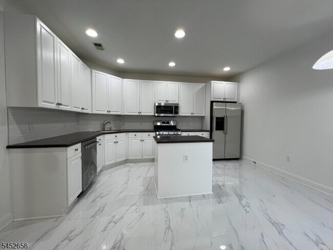 Building Photo - 311 Kensington Ln
