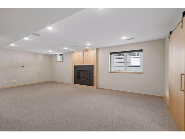 Building Photo - 6216 Maloney Ave