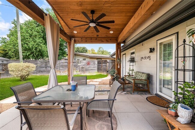 Building Photo - 5831 Burr Oak Dr