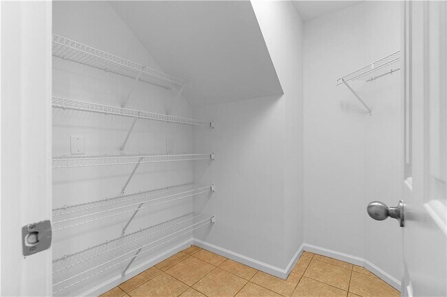 Building Photo - 80 Castle Ct