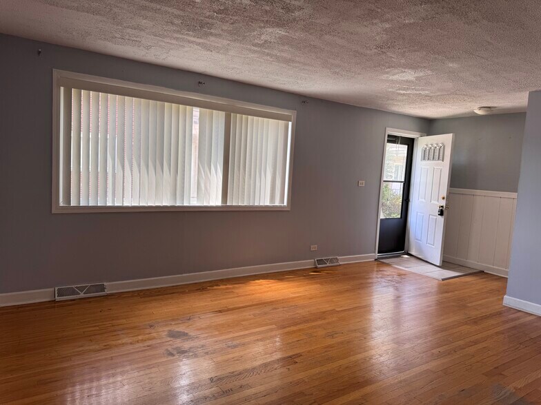 Building Photo - 503 James Ct