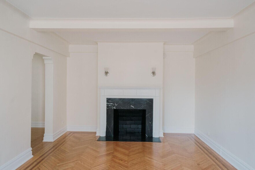 Building Photo - 248 E 68th St