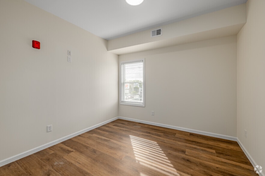 2BR, 1BA - 809SF - Second Bedroom - 431-435 Morris Ave