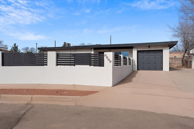 Primary Photo - 3329 Siringo Rd