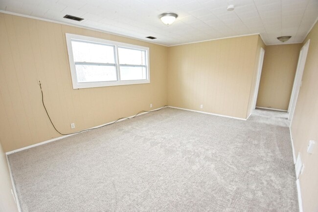 Building Photo - Remodeled 4 bedroom 2 bath home near Near Notre Dame