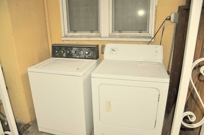 Building Photo - 1657 El Rito Ave