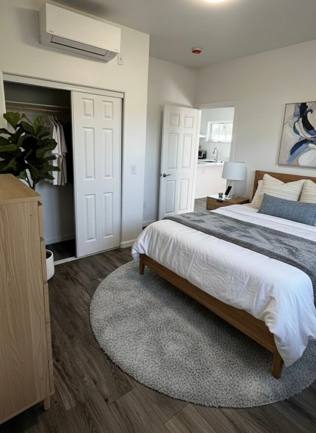 Building Photo - 931 W 23rd St