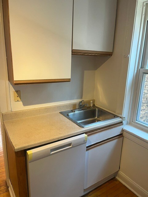 Building Photo - 718 Hinman-GD
