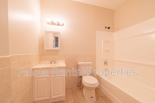 Building Photo - 112 N High St