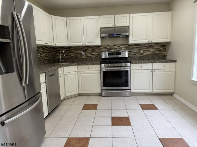 Building Photo - 1704 Bergen Ct
