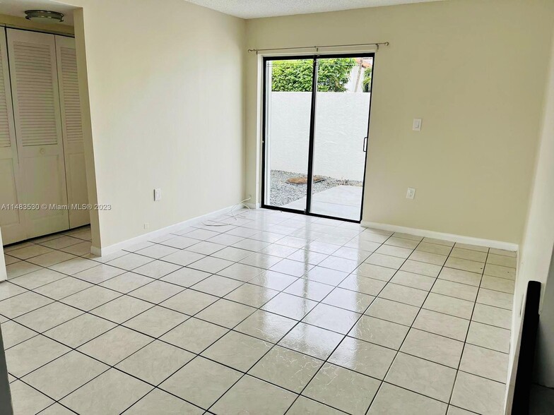 Building Photo - 1341 SW 124th Ct