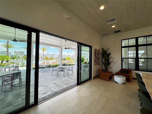 Building Photo - 1856 Crowncrest Dr