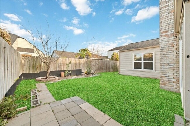 Building Photo - 7107 Plaza Del Sol Dr