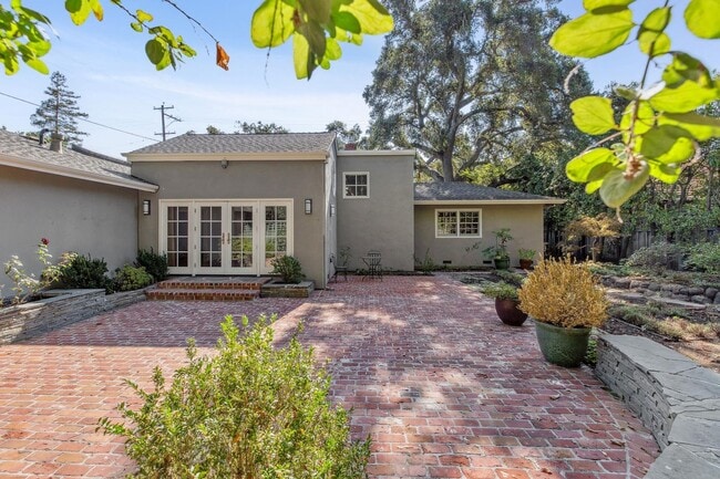 Building Photo - Charming 3-Bedroom Home with Office in desirable Old Palo Alto neighborhood Avail Feb 7th