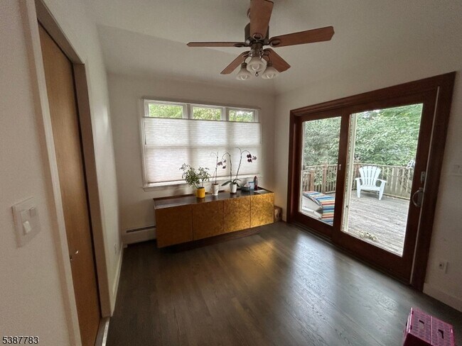 Building Photo - 10 Montvale Ave