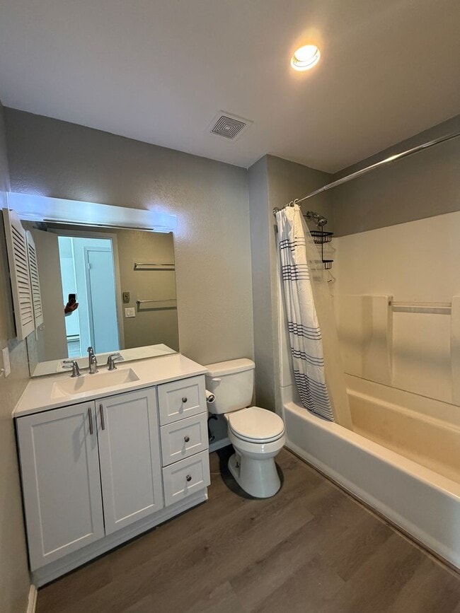 Building Photo - Two Bedroom One Bath Glenwood Springs Condo