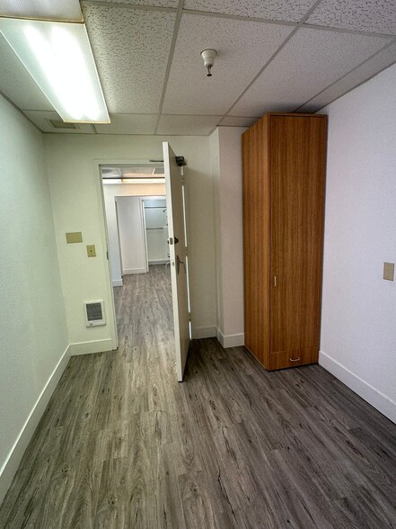 Building Photo - 1120 Montana St