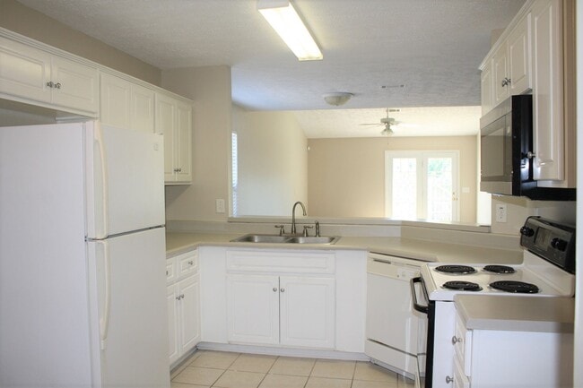 Building Photo - 622 Belle Court