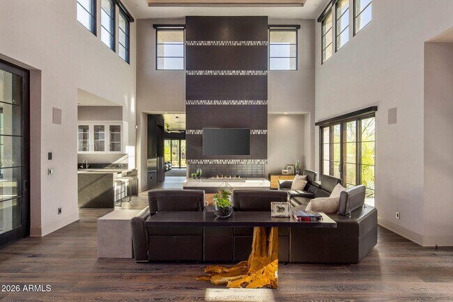 Building Photo - 10110 E Siesta Ln