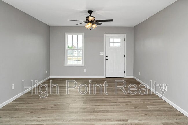 Building Photo - 85 Smith Glen Dr