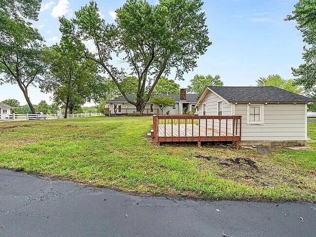 Building Photo - Your Dream Home Just Hit the Market – Don’t Miss Out!