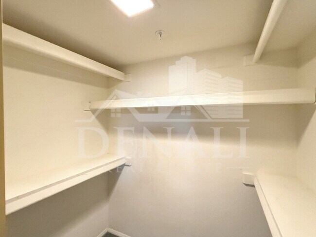 Building Photo - 1211 N Miller Rd