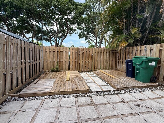 Building Photo - 17432 SW 140th Ct